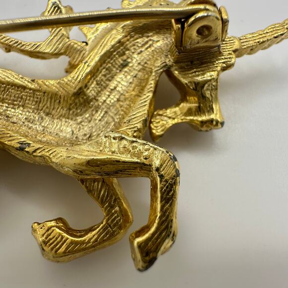 Sphinx vintage gold plated clear green rhinestones unicorn figural brooch pin - Picture 7 of 8